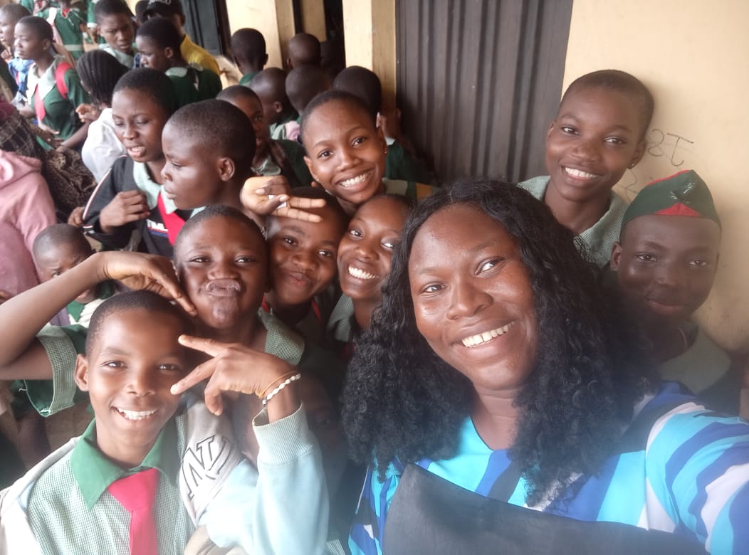 Joy Omowunmi Sole mentoring an adolescent student